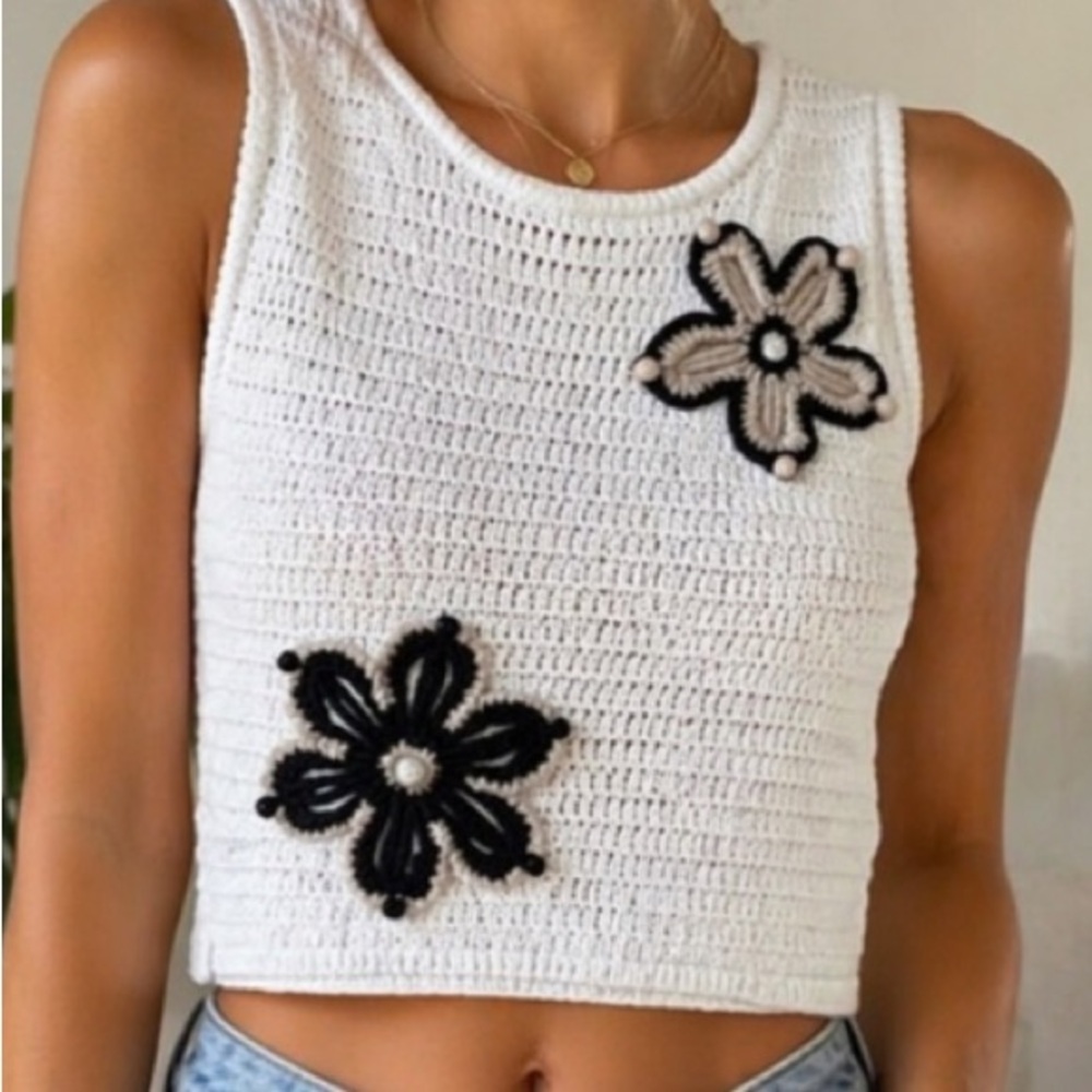 INDUSTRY Knit Floral Beaded Top Size M